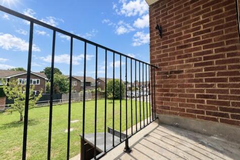Bracken Crescent, Bishopstoke, Eastleigh photo 4