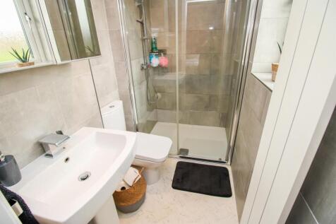 EN SUITE SHOWER ROOM/W.C.