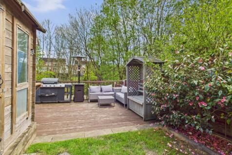 CAM03729G0-PR0029-STILL013