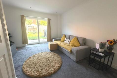 Meadow Way, Castle View photo 3