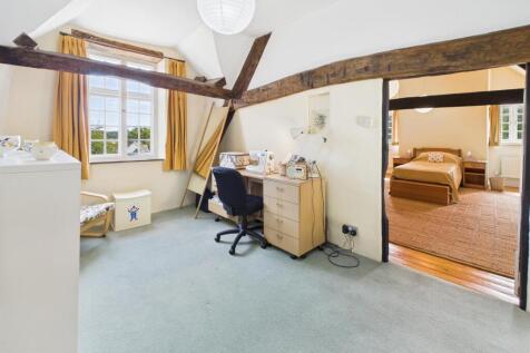 SECOND FLOOR LANDING