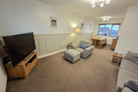 OPEN PLAN LIVING/DINING ROOM