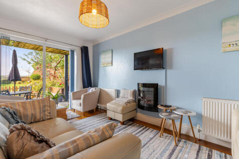 15 Annex Sitting Room 59 Seymour Drive Dartmouth -