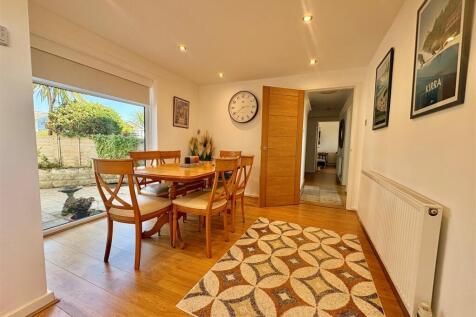 6 Rest Bay Close, Porthcawl, CF36 3UN photo 5