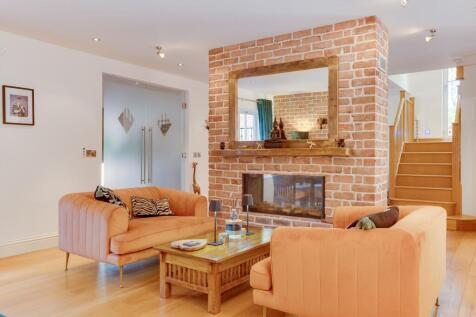 KITCHEN, SITTING ROOM AND LOUNGE/DINING ROOM