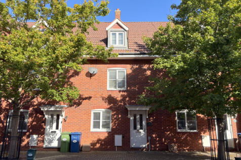 3 Bedroom Town House for Sale