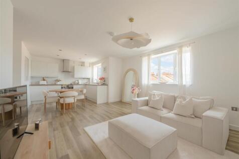 KITCHEN/DINING/SITTING ROOM
