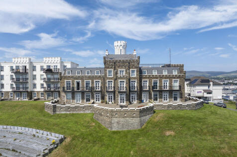 12 Douglas Head Apartments
