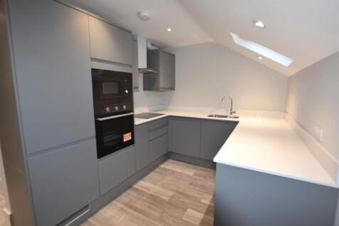 2-bed house on Brett Villas, London, £2,200/mo