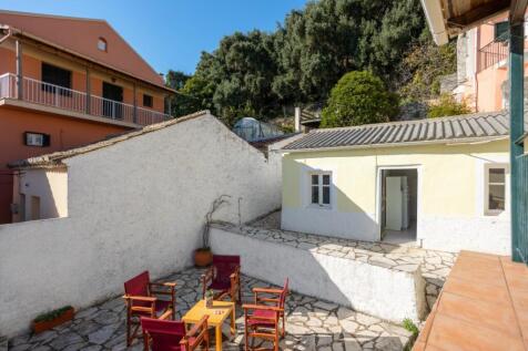 Small house and courtyard