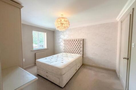 Tudor Court, Bramhall, SK7 photo 4
