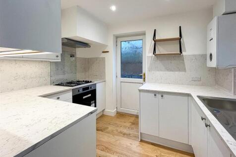 35 The Vineries - kitchen-1.jpg