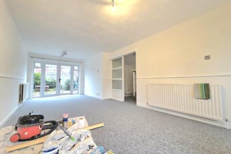 Bridefield Crescent, Waterlooville photo 4