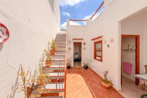 Manor house with patio in the centre of Ciutadella