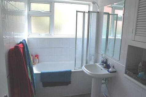 3 bedroom Apartment 1st Floor in Guildford photo 3
