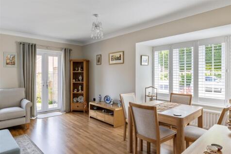 11 Langmore Lane-17.jpg