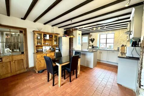 OPEN PLAN KITCHEN/BREAKFAST ROOM