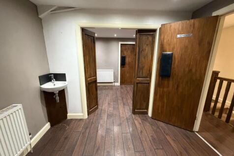 Retail Property (high street) to rent Image 6