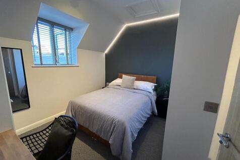 Sadler Gate, Derby - STUDENTS 27/28 photo 3
