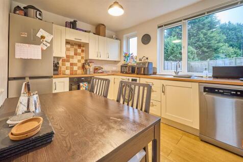 Fitted dining kitchen to rear