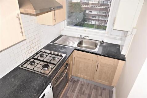 FITTED KITCHEN