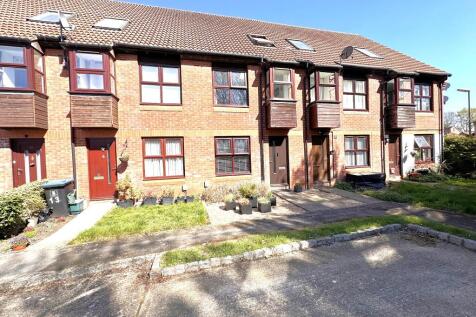 Woking, GU21 - property photo