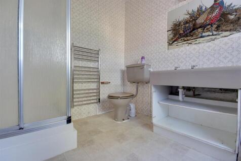 Bathroom.jpg