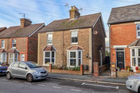 Horsham, RH12 - property photo