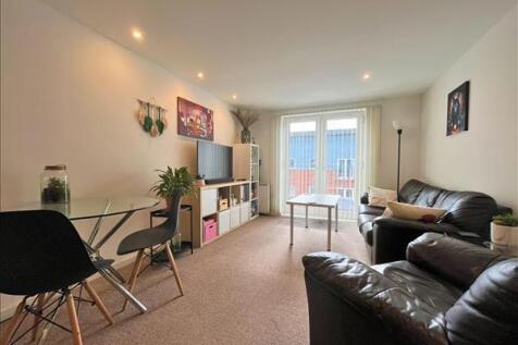 2 bedroom Flat for sale