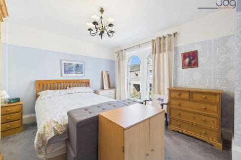 Double Bedroom with Lounge located on the First Floor