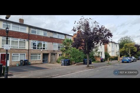 5-bed terraced on Russell Terrace, Leamington Spa, CV31, £2,200/mo