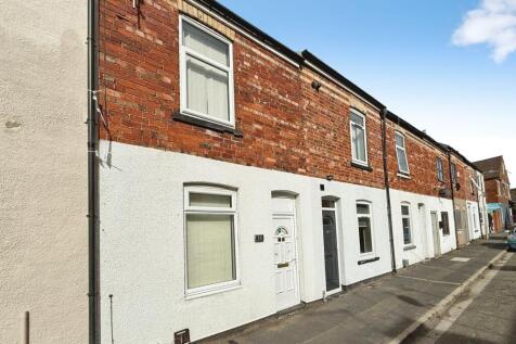 2-bed terraced on Clinton Terrace, Gainsborough, DN21, £625/mo
