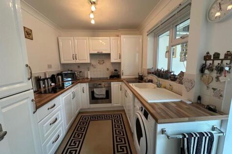 Kitchen: