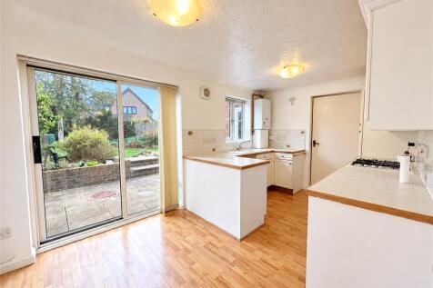 Lindsey Court, Langham Drive, Rayleigh, Essex, SS6 photo 3