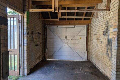 GARAGE 2.jpg