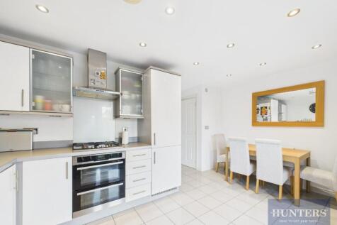 Kitchen / Dining Area