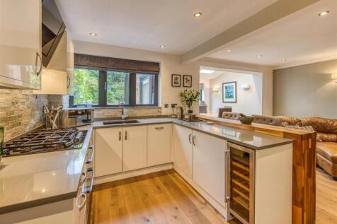 8 Banbery Drive-Kitchen Family Room (2).jpg