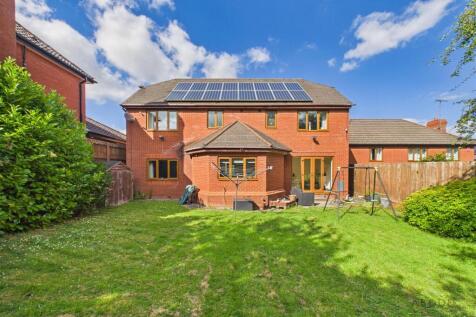 Churchill Close, Uttoxeter, Staffordshire ST14 8BB photo 3