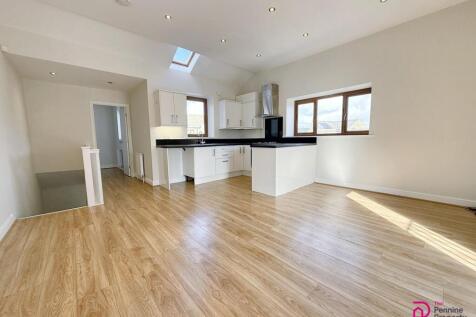 Green Nook Close, Cumberworth, Huddersfield photo 3