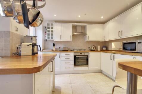 Kitchen 2.jpg