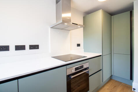 Stylish Three-Bedroom Apartment, Eaton Manor, Hove photo 3
