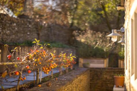 19 - Dovecote Cottage - GL7 5NG - Web.jpg