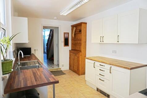 5-bed house on Flora Street, Cathays, Cardiff, £2,825/mo