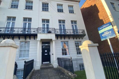 2-bed flat on Charlotte Street, Leamington Spa, £1,400/mo