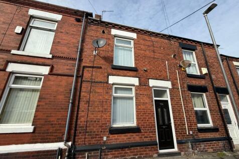 2-bed terraced on Albion Street, St. Helens, Merseyside, WA10, £725/mo