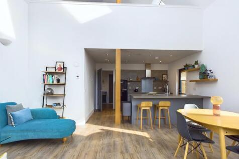 CAM03185G0-PR0082-STILL010