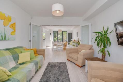 KITCHEN, DINER AND LIVING ROOM