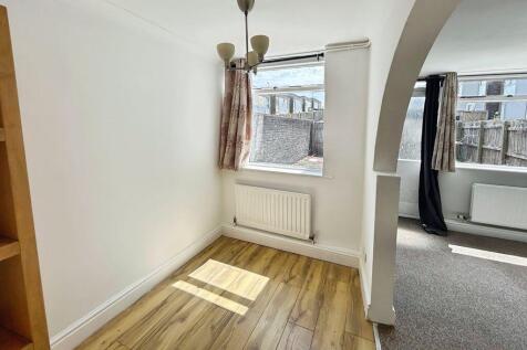 Thirston Way, Kenton photo 5