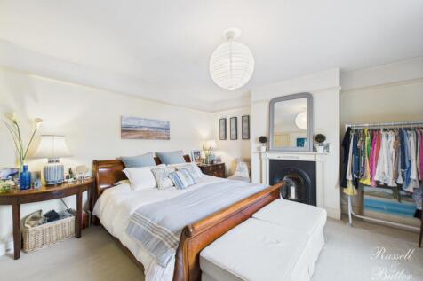 CAM01995G0-PR0332-STILL013