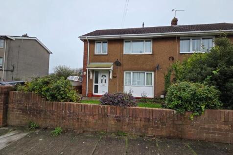 34 ffordd Yr Eglwys front photo.jpg